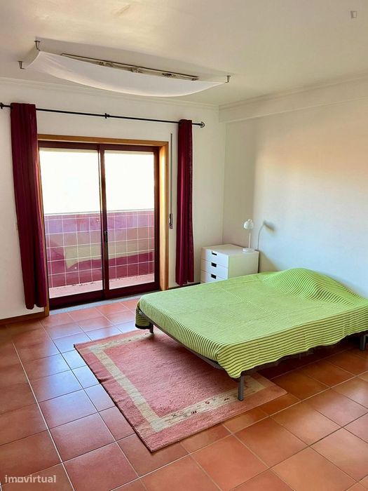 738352 - Quarto com cama de casal, com varanda...