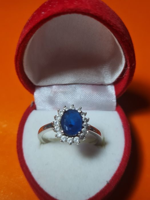 Продам каблучку з сапфіром штучним