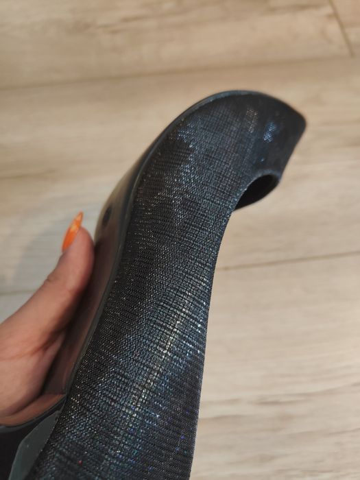 Obcasy z zielonym holo