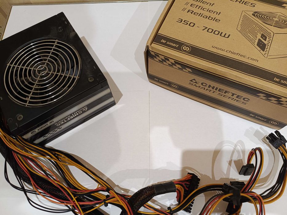 Блок живлення Chieftec GPS-700A8 700 W