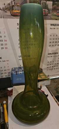 Zielony ciekawy wazon