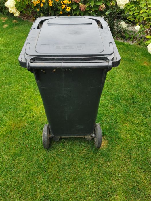 Kosz na śmieci, zielony i czarny 120L.