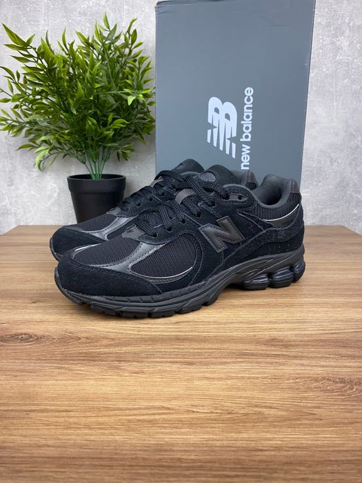 Czarne sneakersy New Balance 2002R r. 38 – zamszowe z amortyzacją