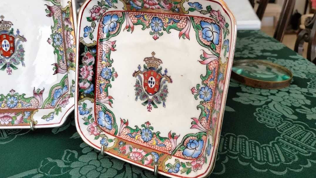 Lote de porcelana oriental pintada à mão e ouro