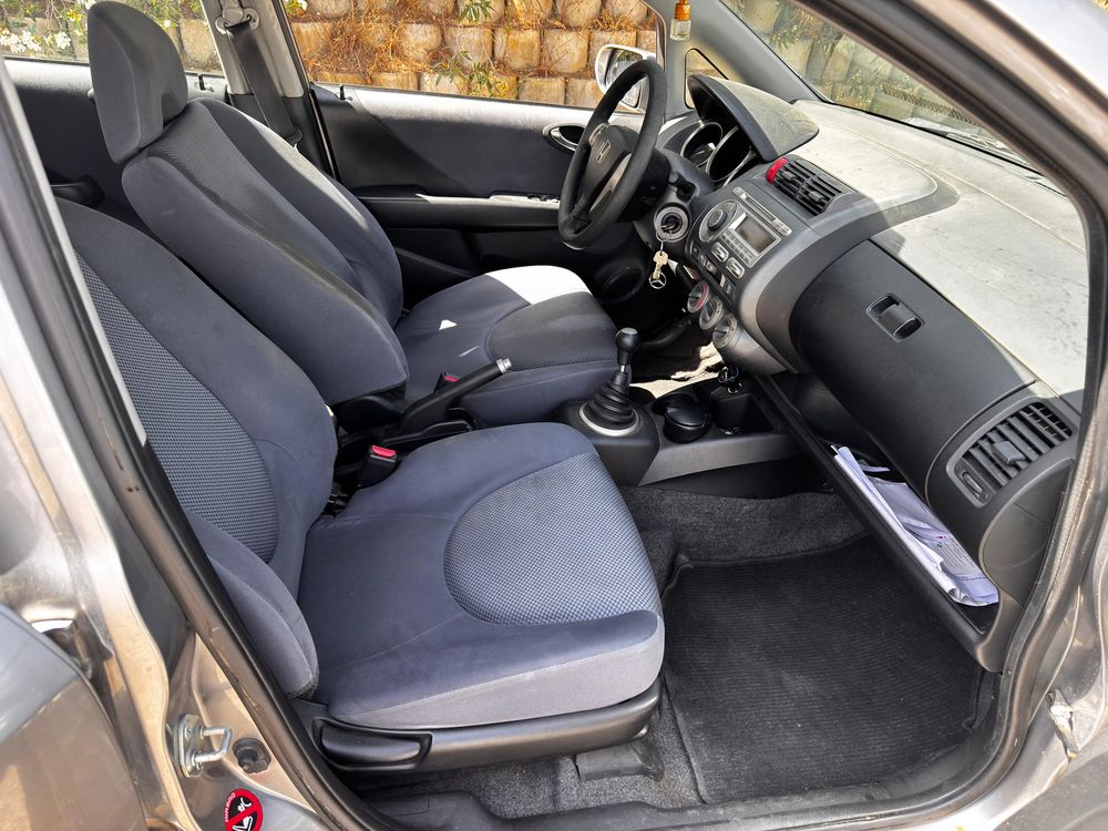 Honda Jazz 1.2 2005 – Económico, a Gasolina, com Teto de Abrir!
