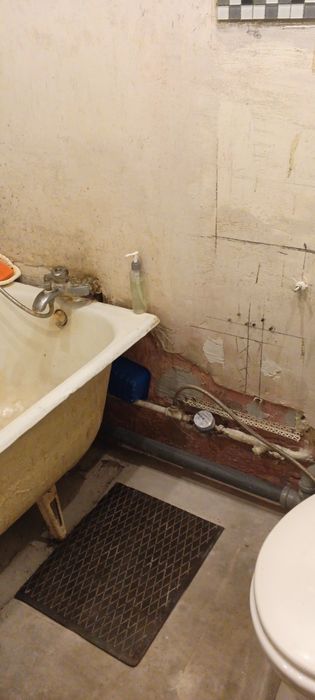 Отдам бесплатно чугунную ванну.