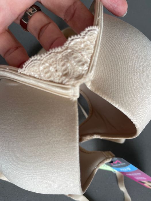 Бюстгальтеры  Maidenform (США)  под футболку р 36В/75В.