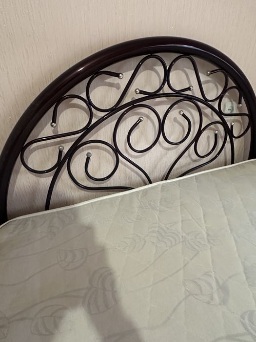 Спальне ліжко з матрасом 2 на 1.5