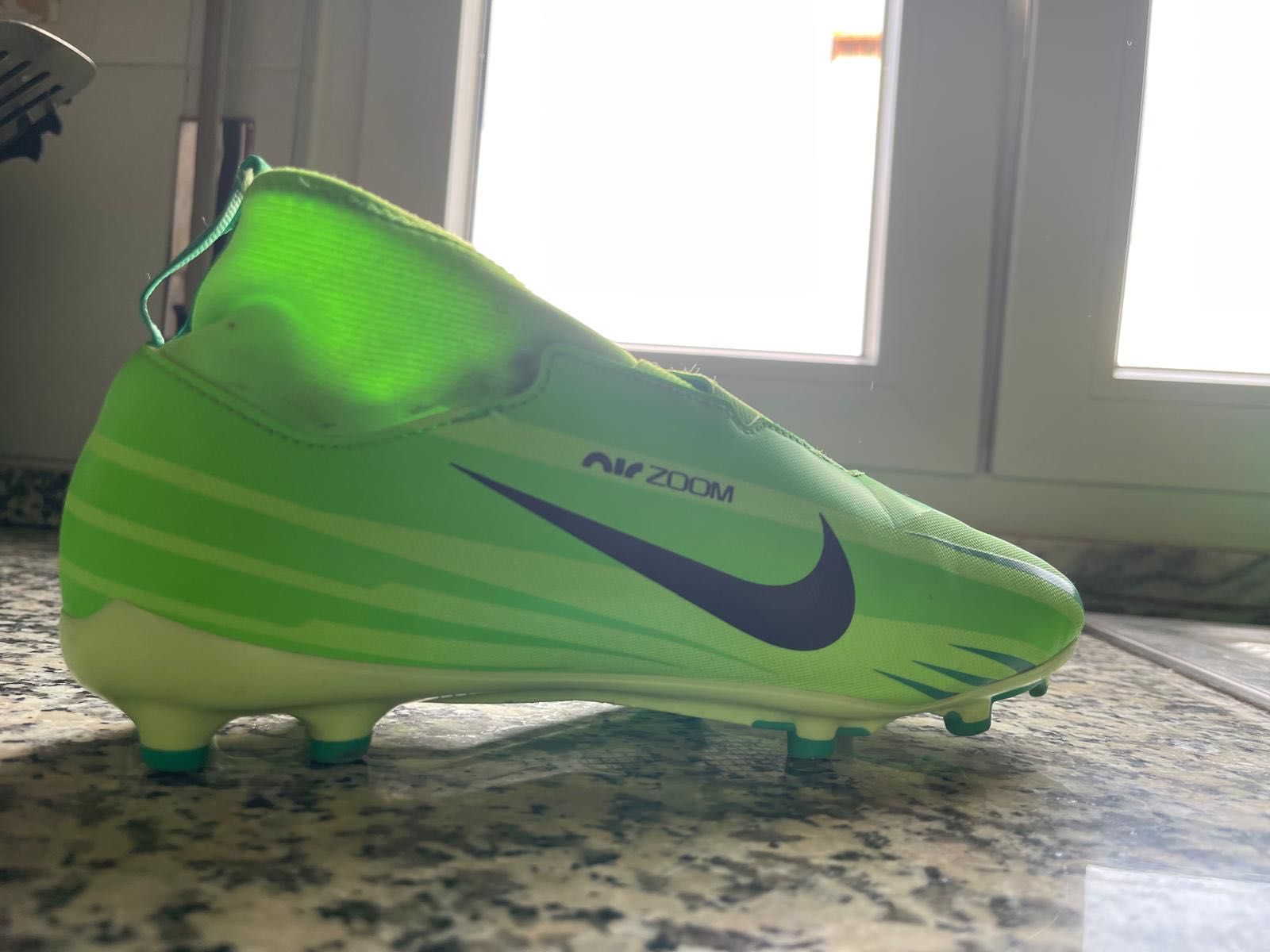 Chuteira Nike usada uma única ve