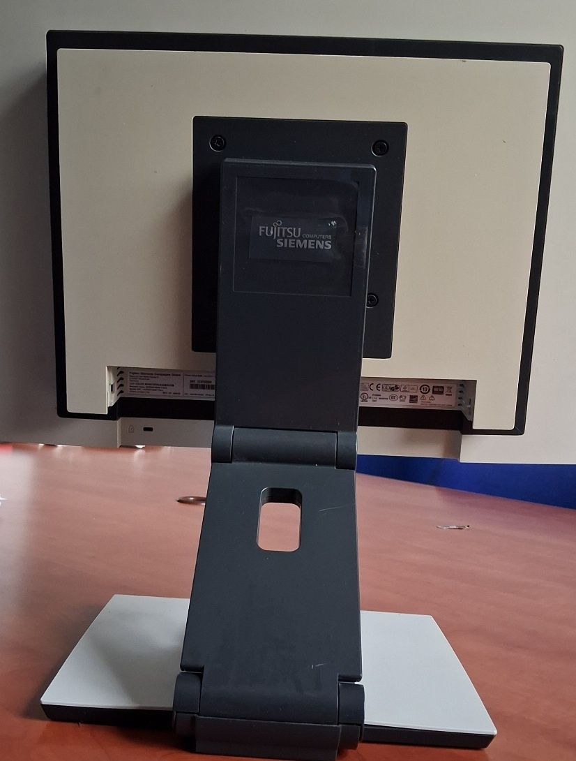 Monitor Fujitsu Siemens ScenicView P19-3, regulowany