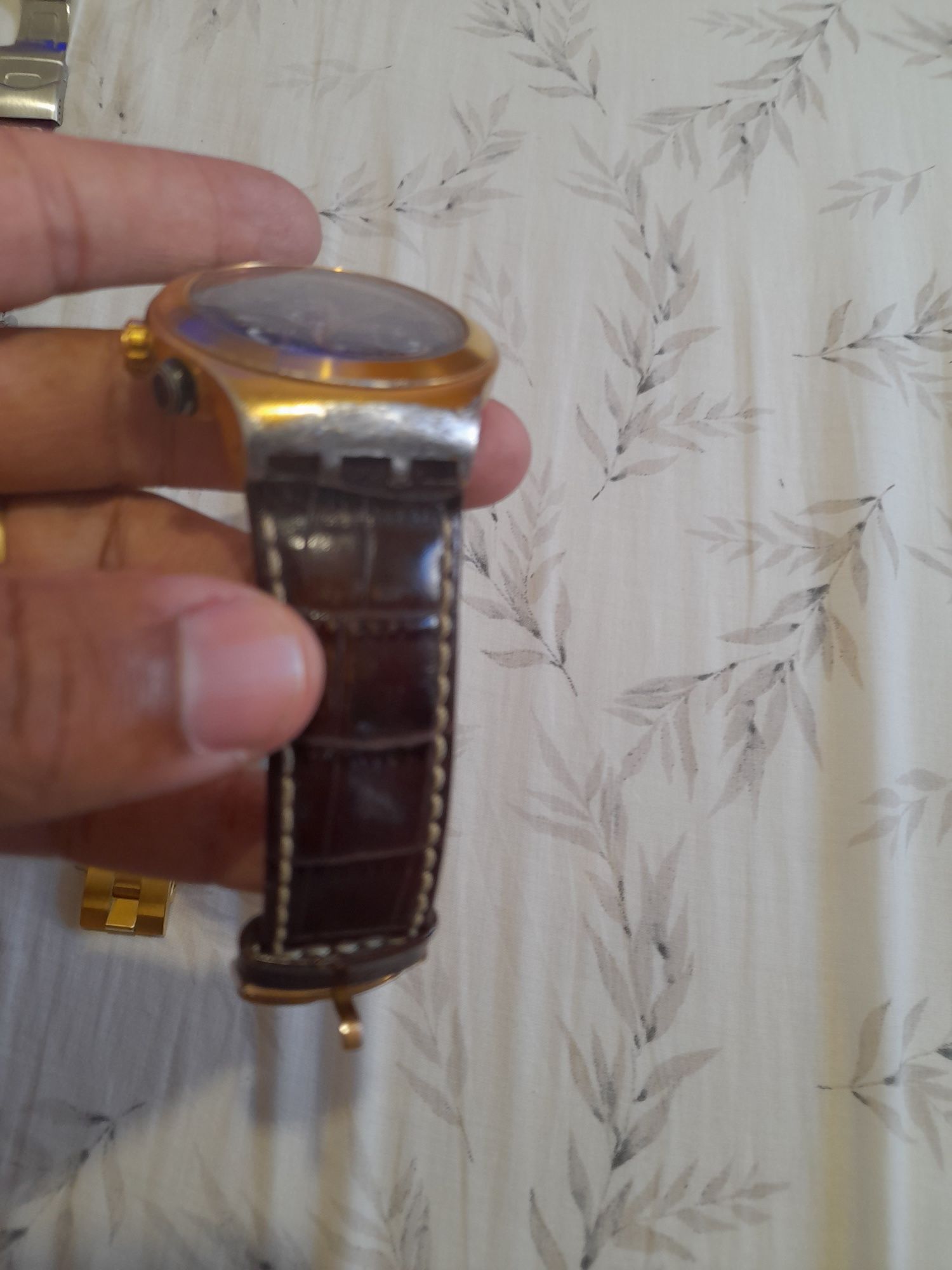 Relógio Swatch com marcas de uso