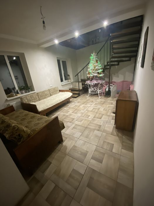 Двоповерховий дім в районі Залізничне селище