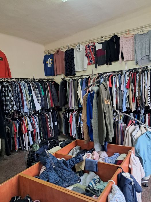 Sprzedam wyposażenie sklepu + towar