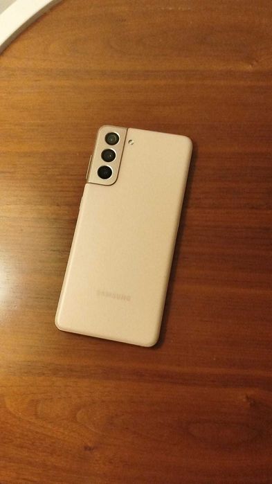 Samsung S21 128gb.