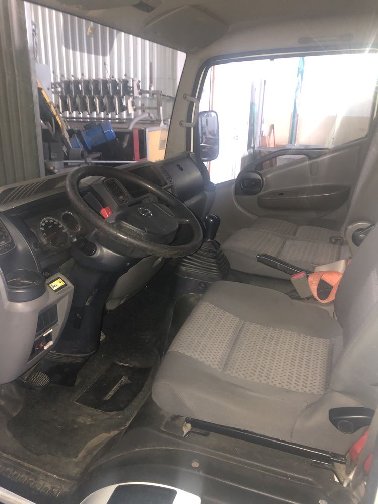 Boa Oportunidade! Nissan Cabstar 35.11 2010 Com Grua