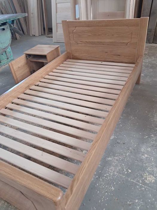 Łóżko drewniane dębowe 110/200 cm , szafka nocna gratis