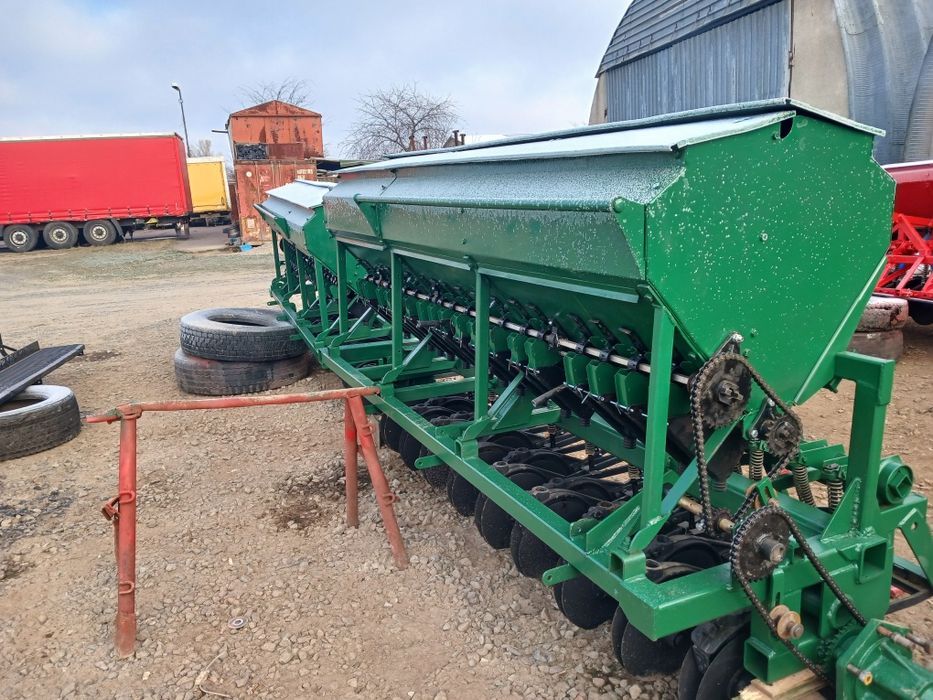 В наявності .Сівалка сз  2.7 навісна. На  18сошникі