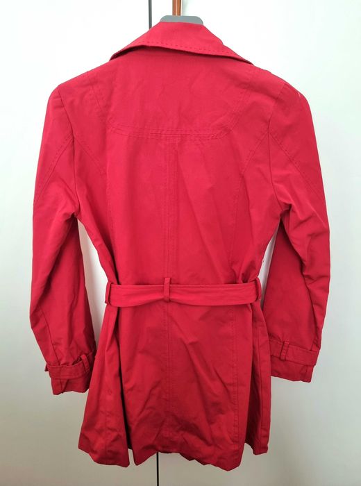 Gabardine vermelha com cinto Zara Kids, tamanho 11-12 anos