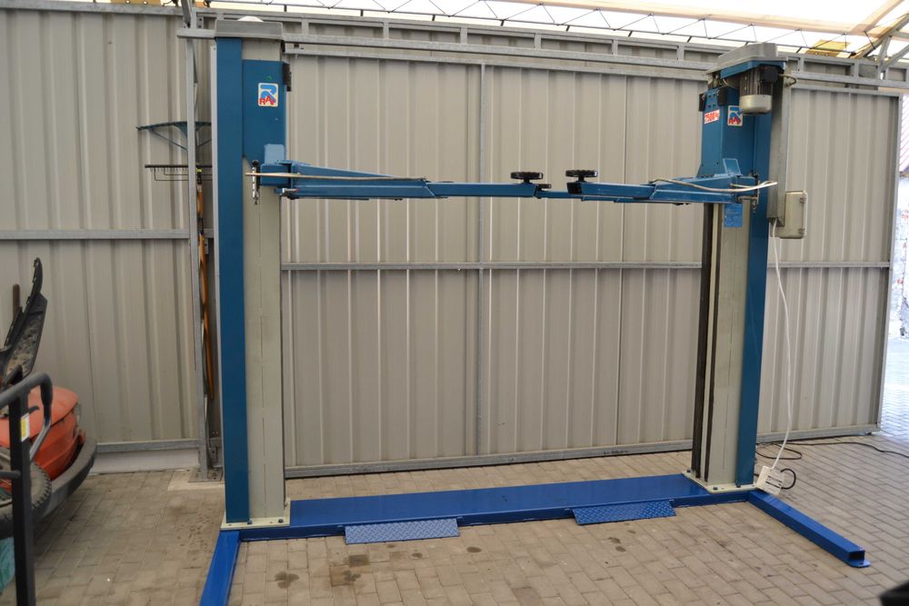 Podnośnik dwukolumnowy Ravaglioli KPN305 rama śrubowy podnosnik 2500kg