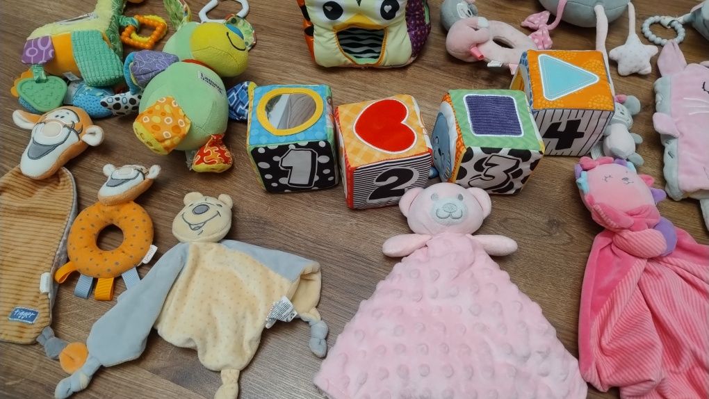 Zestaw zabawek niemowlęcych grzechotki,gryzaki,przytulanki,piłki senso