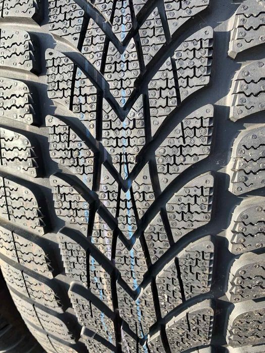 Шини нові 245/50 R18 пара Dunlop ранфлет 2023p зима