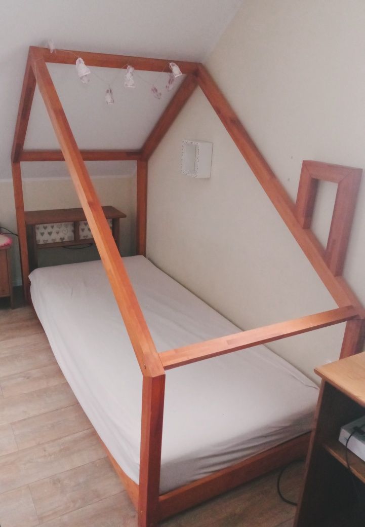 Sprzedam łóżko domek