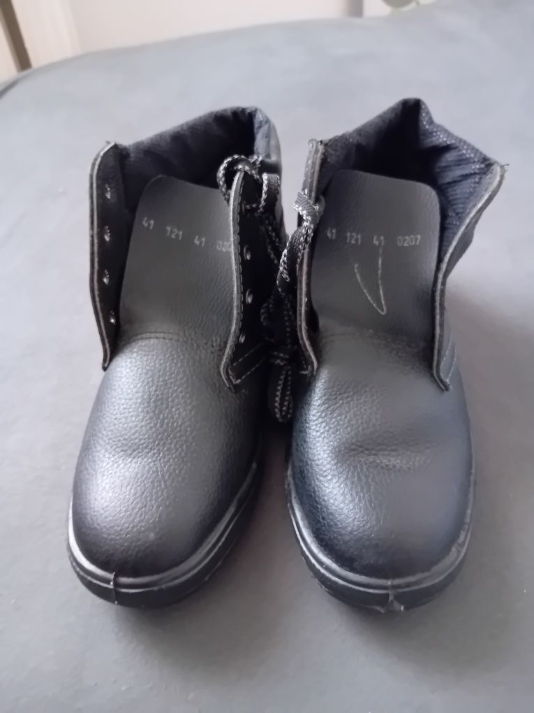 Buty robocze męskie.