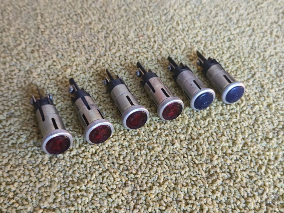 Kontrolka świateł drogowych – niebieska Gaz Uaz FSO Vintage PRL Nowa