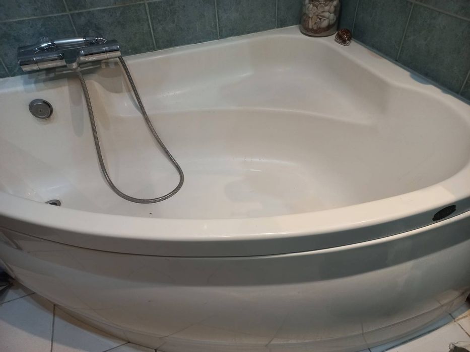 Wanna narożna biała