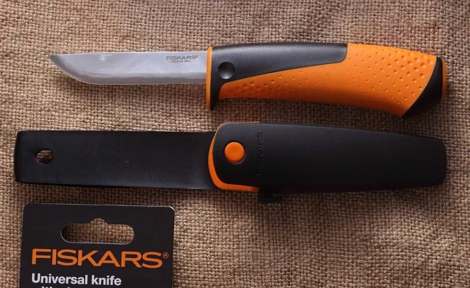 Універсальний Ніж з точилкою Fiskars (1023618) Нержавіюча сталь