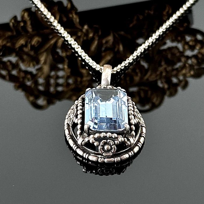 Srebrna przywieszka secesyjna z Akwamarynem, srebro próby 835