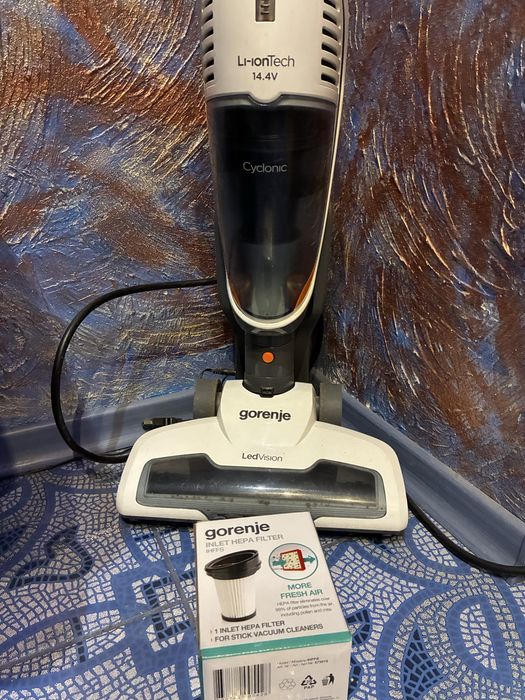 Продам вертикальний пилосос