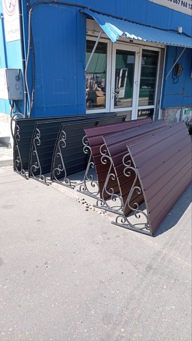 Козырек над дверью