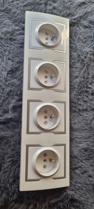 Gniazdo poczwórne Elektro-Plast