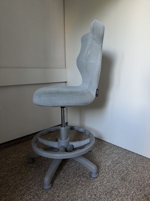 Krzesło do biurka dla dziecka Entelo model Petit 4