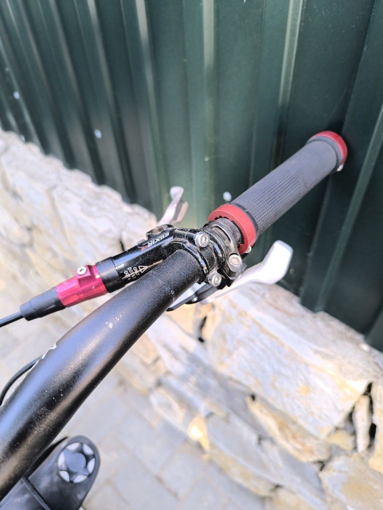 Bicicleta Downhill Mondraker