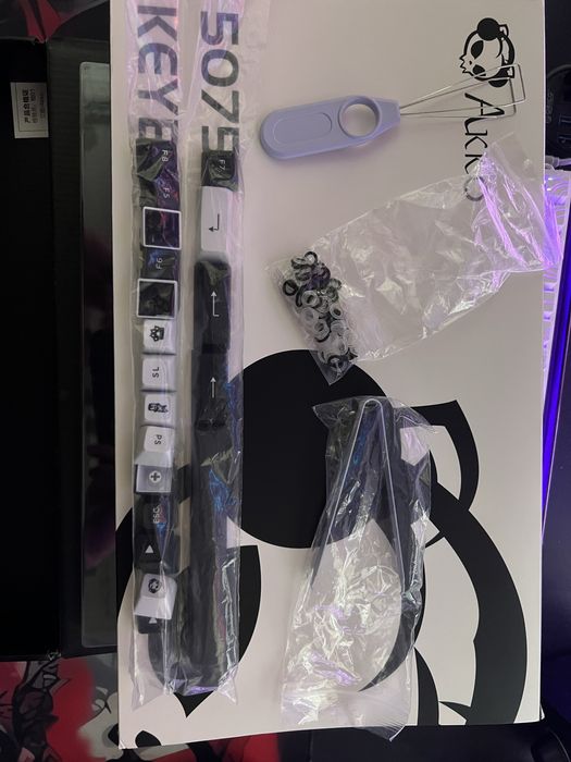 Продам клавіатуру Akko 5075В Plus V2