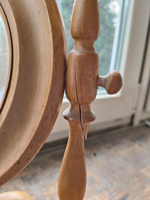 Lusterko drewniane z czasów PRL