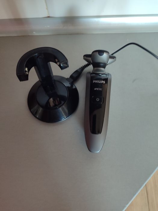 Електро бритва Philips