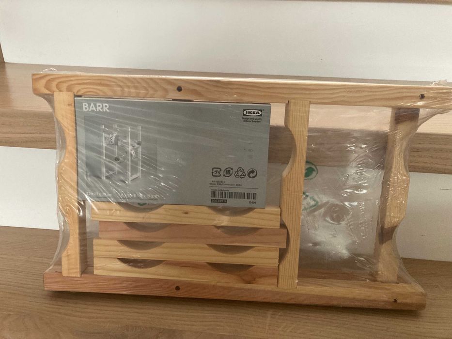 Drewniany stojak na wino IKEA