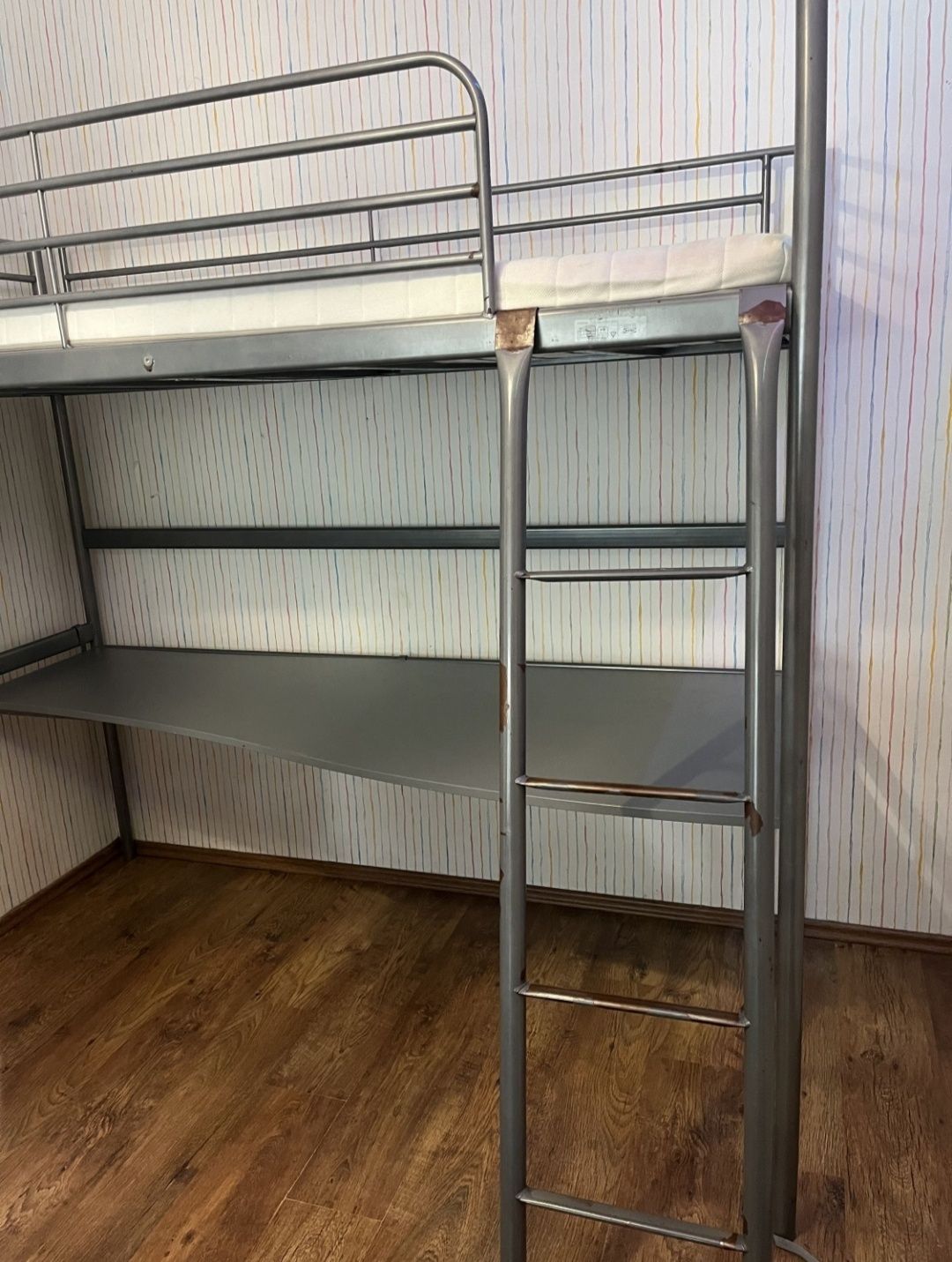 Łóżko piętrowe z biurkiem Ikea SVARTA
Wymiary

Długość:
