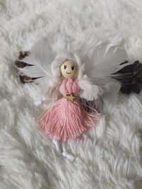 Aniołek na choinkę ze sznurka makrama święta różowy handmade skrzydła