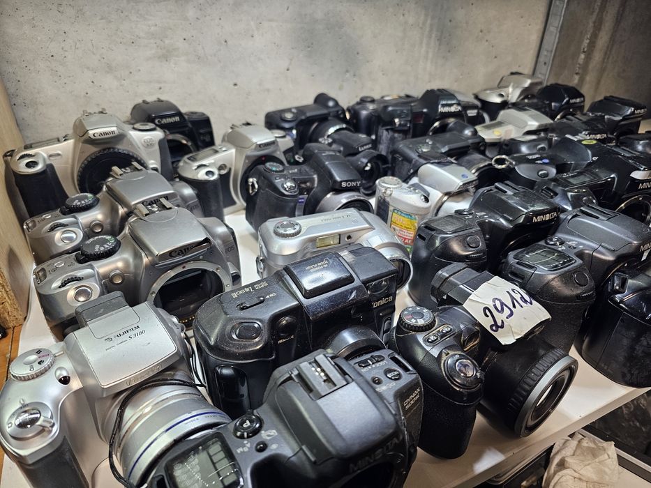Лот фотоапаратів Canon EOS, Minolta  Maxxum Olympus Nikon Pentax та ін