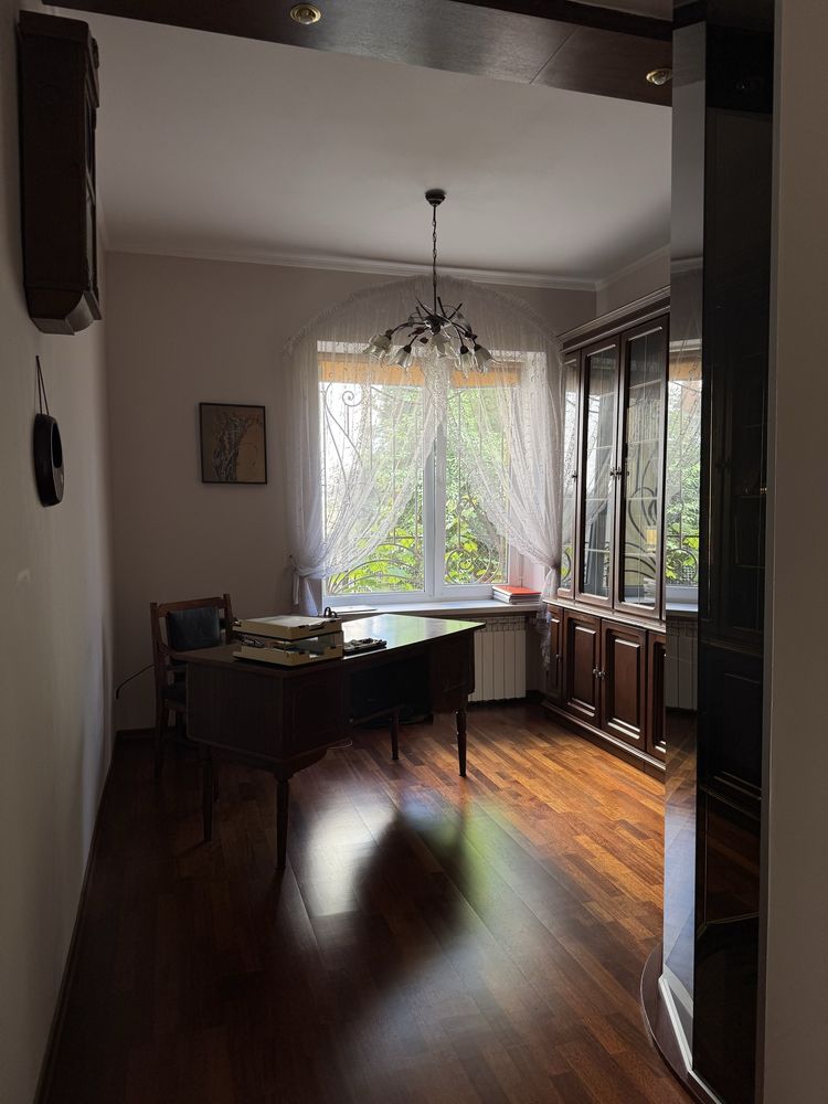 Ексклюзивна квартира 205 м² з терасою і гаражем, центр Львова