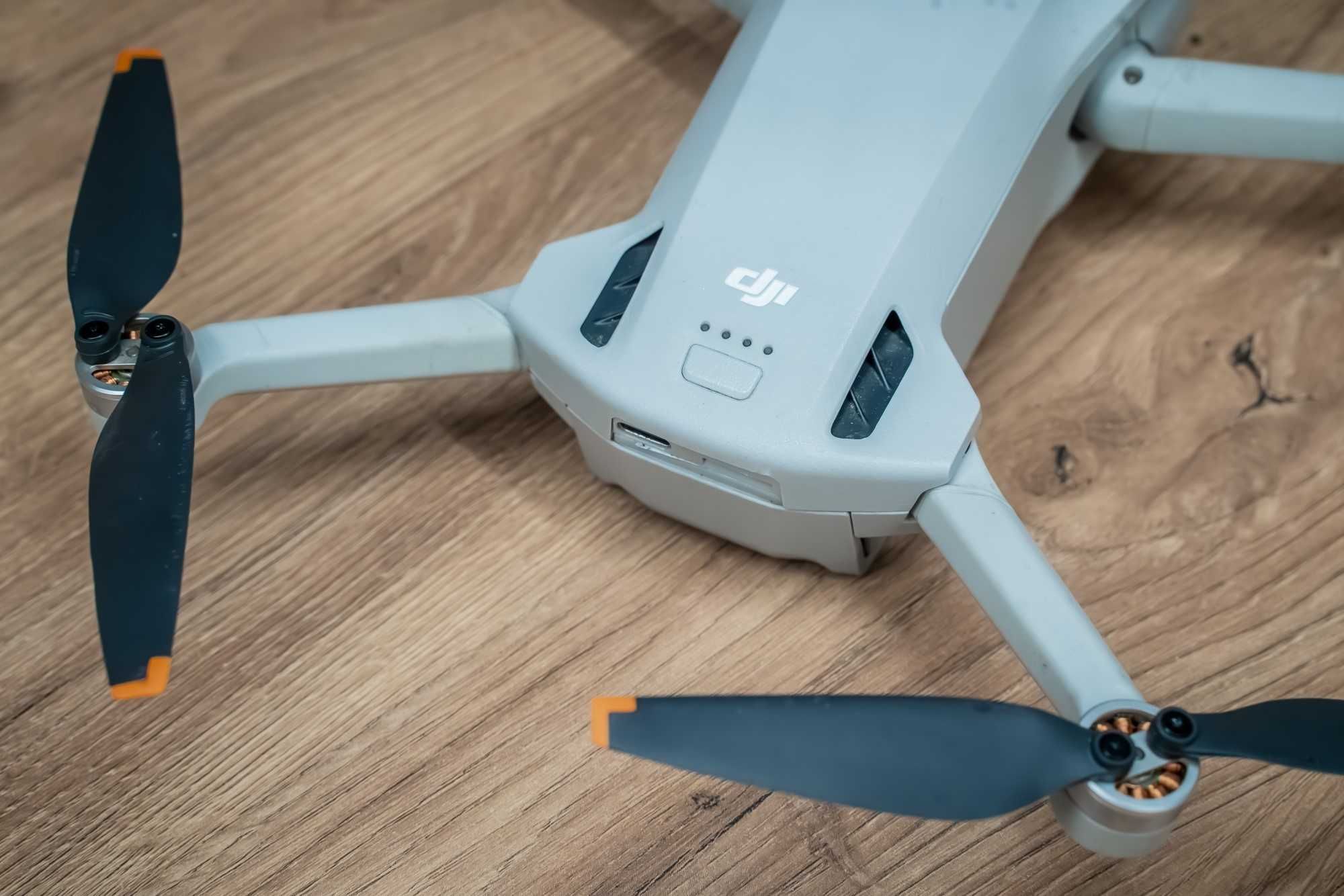 DJI Mini 3 Pro + RC z ekranem + Fly More Combo 4 baterie przebieg 47h
