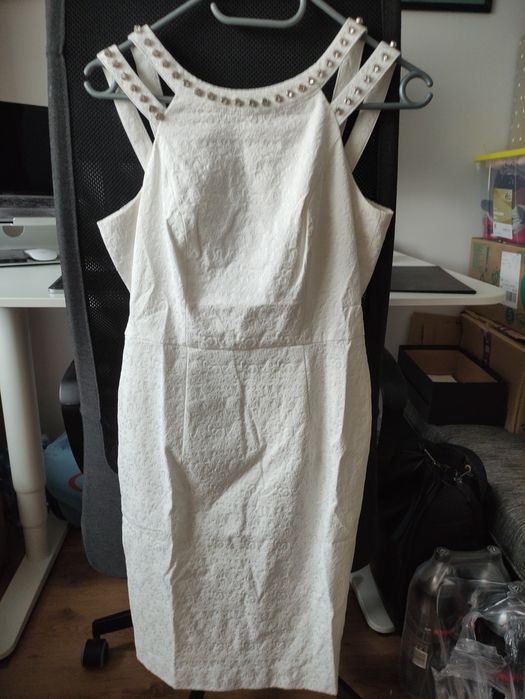 Biała sukienka ze zdobieniami. Mohito 36