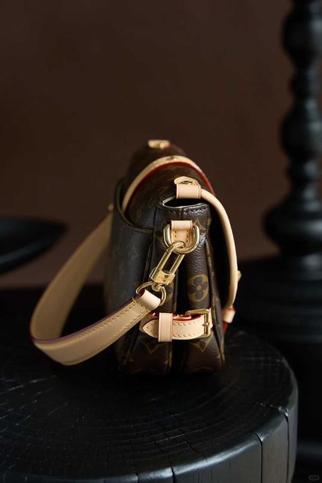 Louis Vuitton Saumur BB z Chipem NFC - z Eleganckim Pudłem Prezentowym