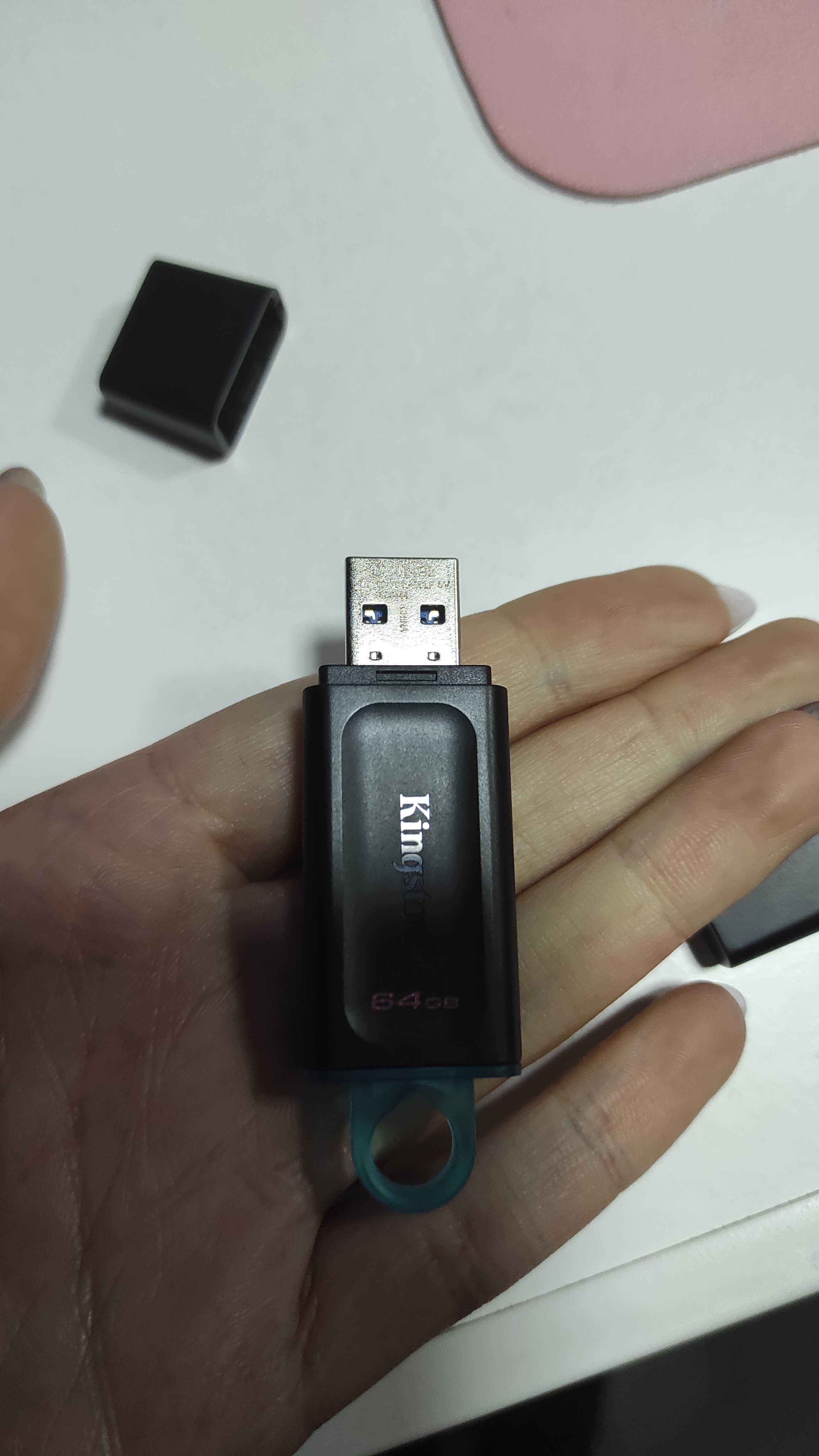 Pen USB KINGSTON Exodia (64 GB - USB 3.0 (tenho 2)