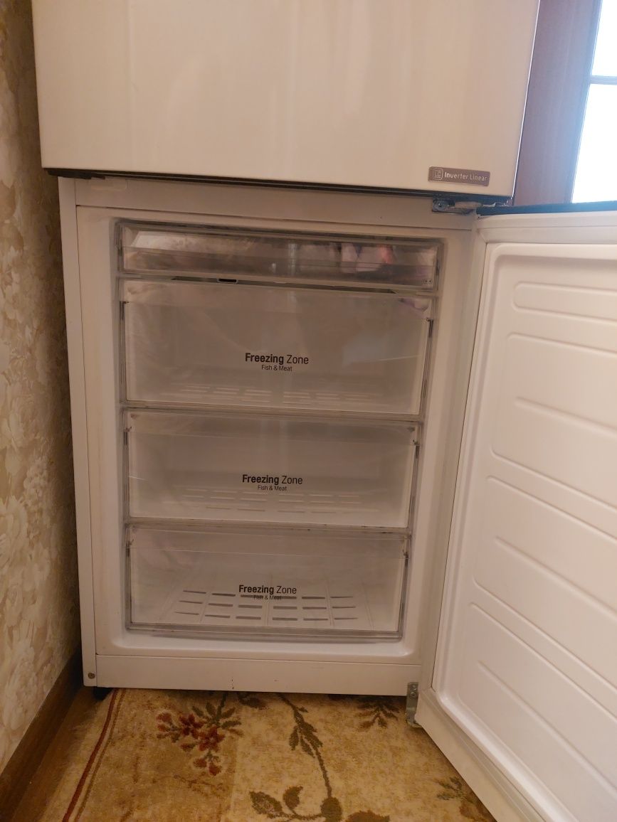 Холодильник LG 2018 р. на запчастини