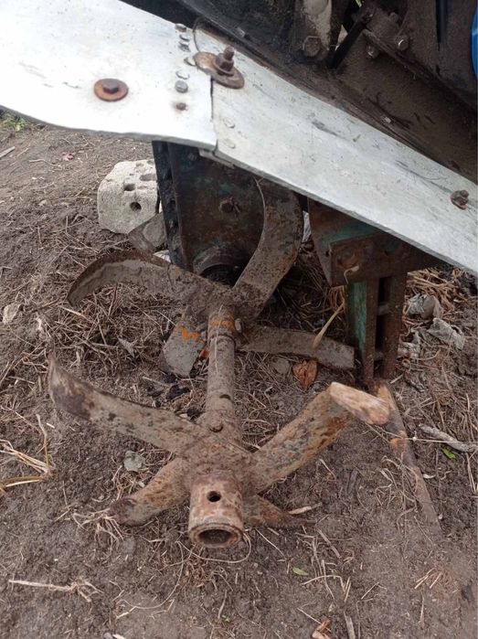 Мотоблок в робочому стані